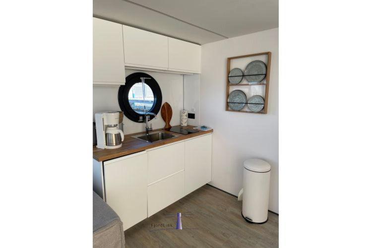Hausboot Fjord Haven Mit Biosauna In Μπαρθ Εξωτερικό φωτογραφία